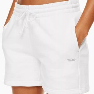 TNA Cozy Fleece Boyfriend 5" Sweatshort, Medium